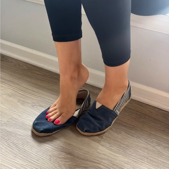 Toms Shoes - Stylish Navy and White Toms for Women size 6